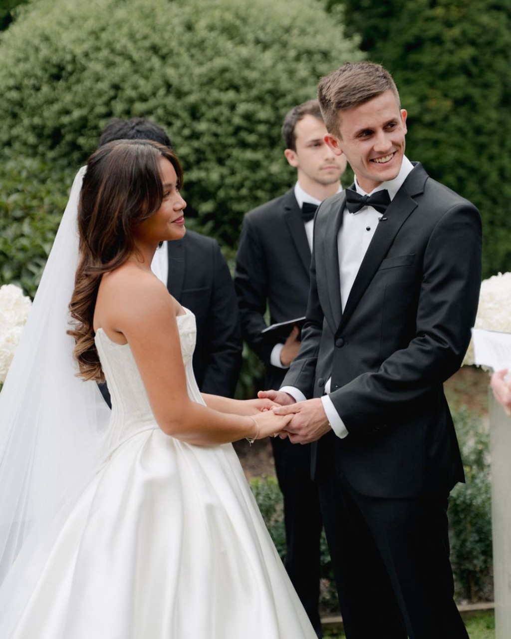 Love and connection set the tone for Angel & Darien’s wedding, with white florals and refined details creating a truly timeless feel.

@esmeandlogan 
@natalierosebridal 
@veranderwest 
@winehousenz