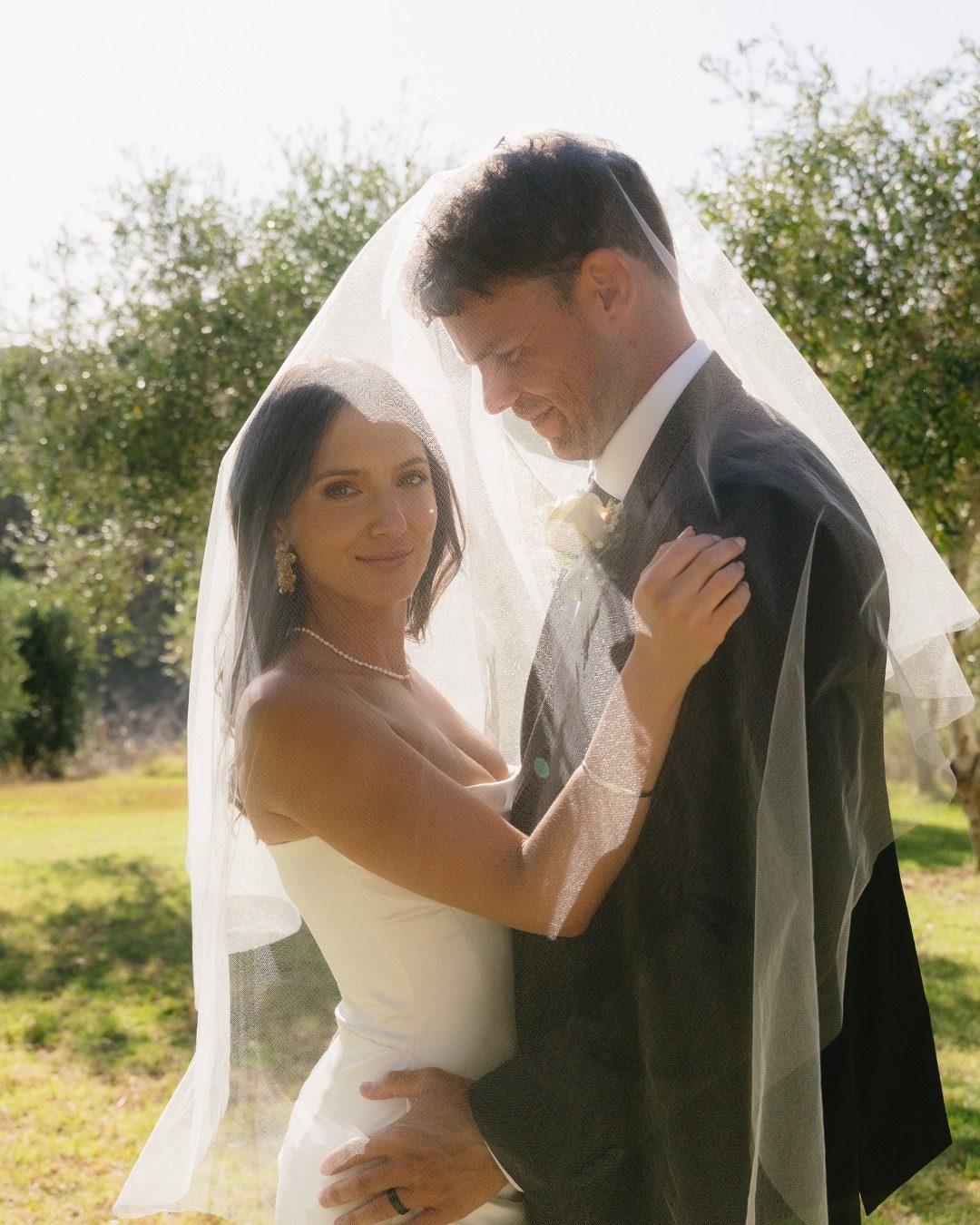 It was a perfect Northland day for Chivaughn and Kadyn, a wonderful couple whose beautiful details made the celebration unforgettable.

@ayshandhamish 
@lucyseventhire 
@by_brit 
@anarose_hair 
@sarahsspraytanstudio 
 @kidku
@chivaughnwebster 
@alterme_bridal