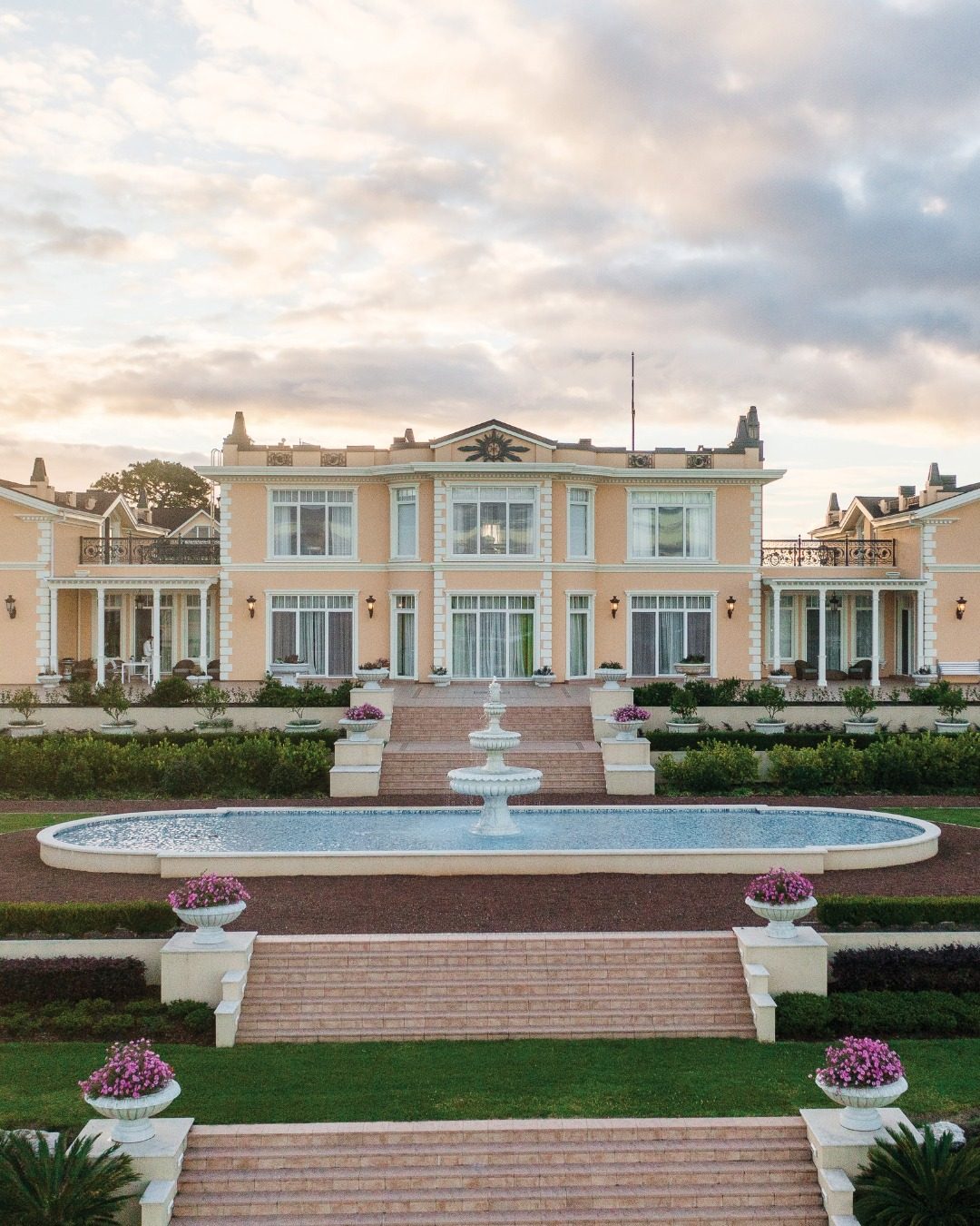 Fabienne & Torbjorn at Lone Pine Estate ✨

Just 30 minutes from Auckland, Lone Pine Estate brings a touch of Europe to New Zealand with its Tuscan-inspired gardens, marble halls, and cinematic ceremony spaces. Fabienne & Torbjorn’s day was nothing short of magical in this breathtaking setting.

Ceremony / Reception Venue: @lone_pine_estate 
Photographer: @jonnyscottphoto 
Celebrant: Michael Tane
Dress: @dellamorebridal 
Suit: @cranebrothers 
Rings: Fabienne Olausson
Hair / Makeup Artist: Lee from Sculpt @sculptsylviapark 
Florist: @flowersafterhours 
Cake: @kalolaines_kitchen 
Catering: @littlewolfbite 
Entertainment: Alannah Peterson
Hire: Christine Cooper Interiors
Stationery: Sofia Mackenzie

See more from their wedding in the latest edition of My Wedding Magazine. Link in bio.