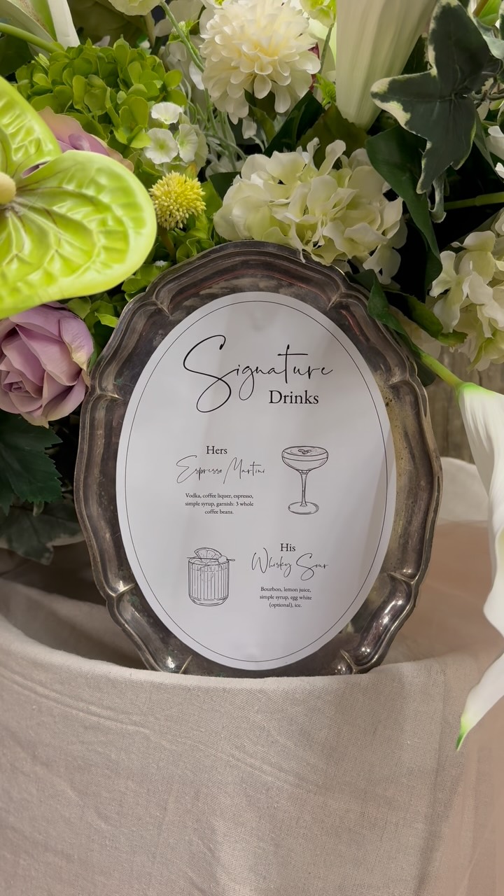 DIY Signature Drinks - Bar Sign. 

Couldn’t be easier to make + it was only $6. Something old, something new & this is something not to be missed. 

Background florals from @artificiellefloralco 💕