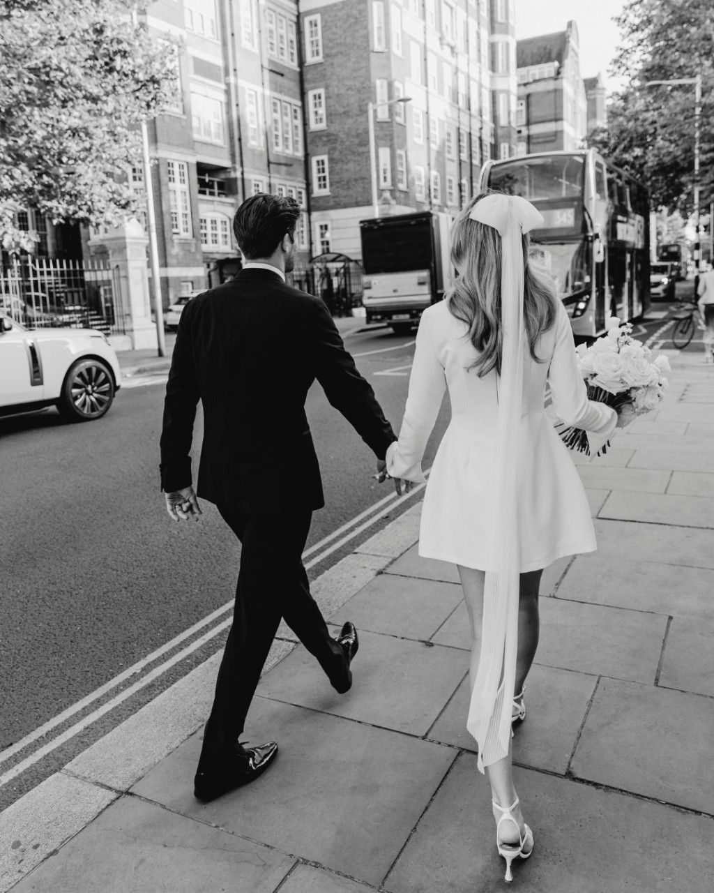 Eloping in South Kensington, where every detail feels just right.✨🤍

 Photographer - @oliviamelhopweddings 
Couple - @thejacobscouple 
 HMUA - @mia_brides 
 Florals - @omf_events 
 Veil - @tulleandflobridal