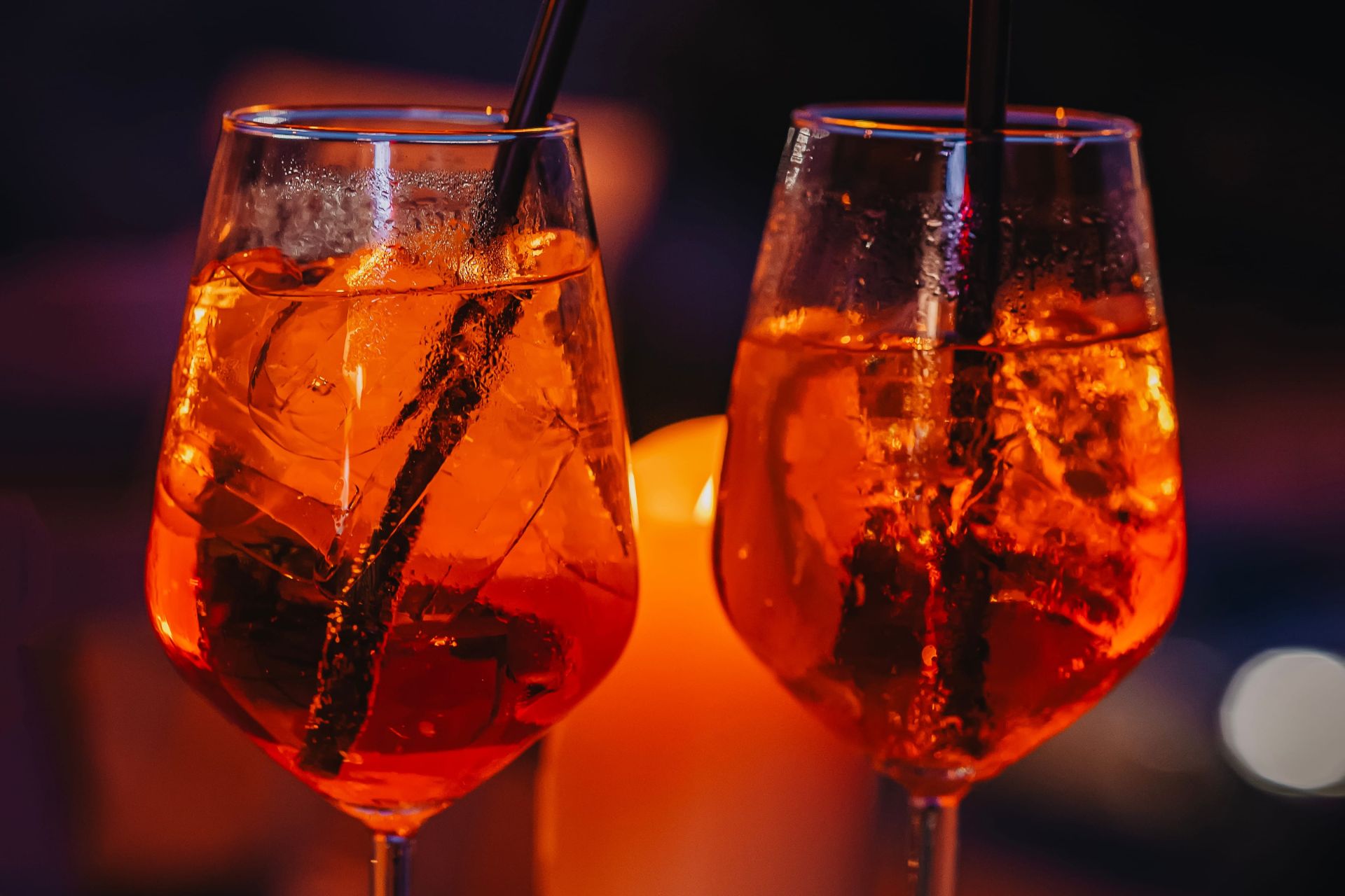 How to do an outdoor cocktail hour right