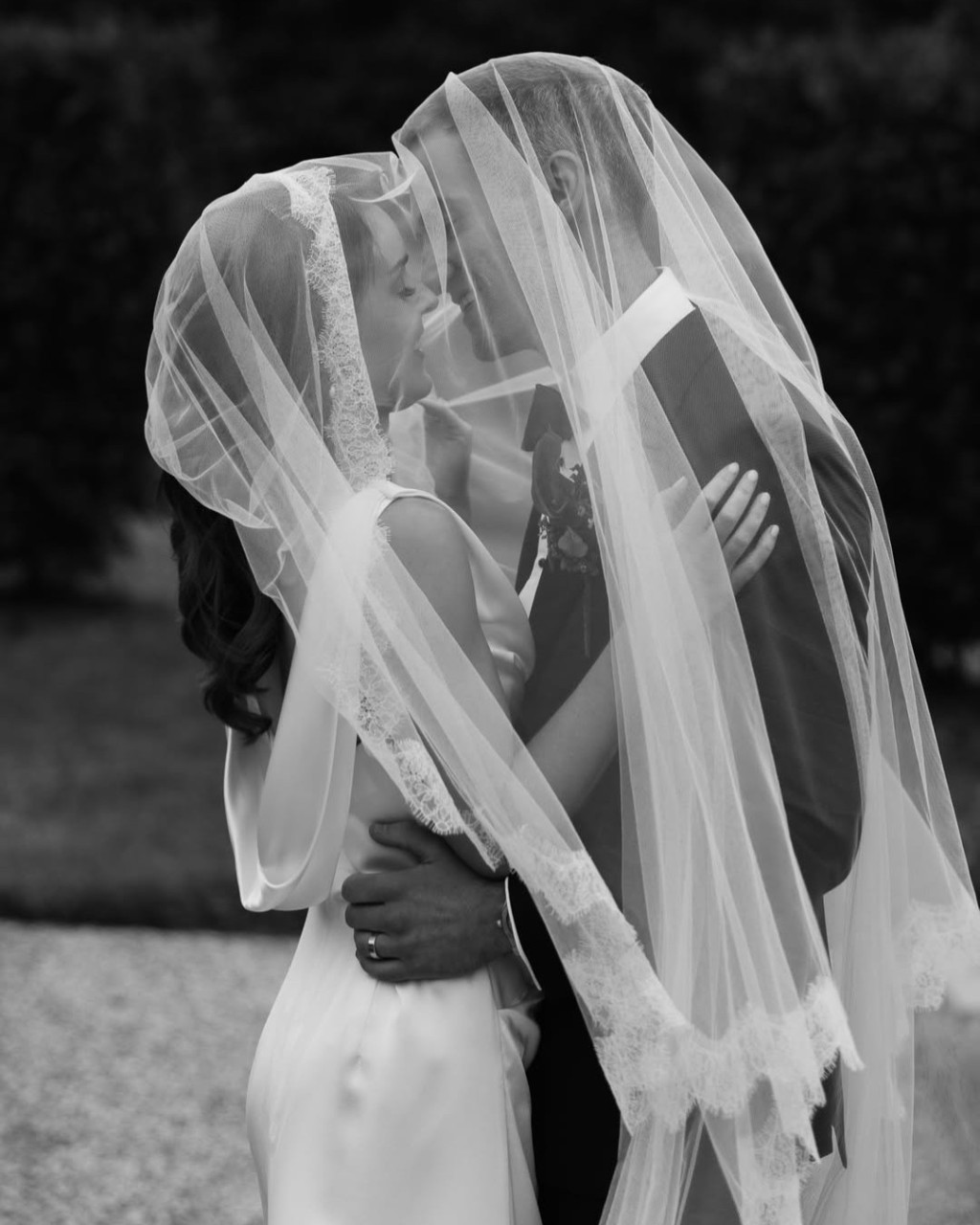 There’s something about black & white wedding photos that never goes out of style. 
 
Beautifully captured by @luminousmoments_ 

Photo: @luminousmoments_ 
Content: @luminousmoments_ 
Venue: @thewoodhousewollombi 
Flowers: @thenakedfloristau 
Stylist: @sugarblossomevents 
Bride: @prueyg 
Caterer: @fennelandco.catering 
Hair & Make up: @airlieandco