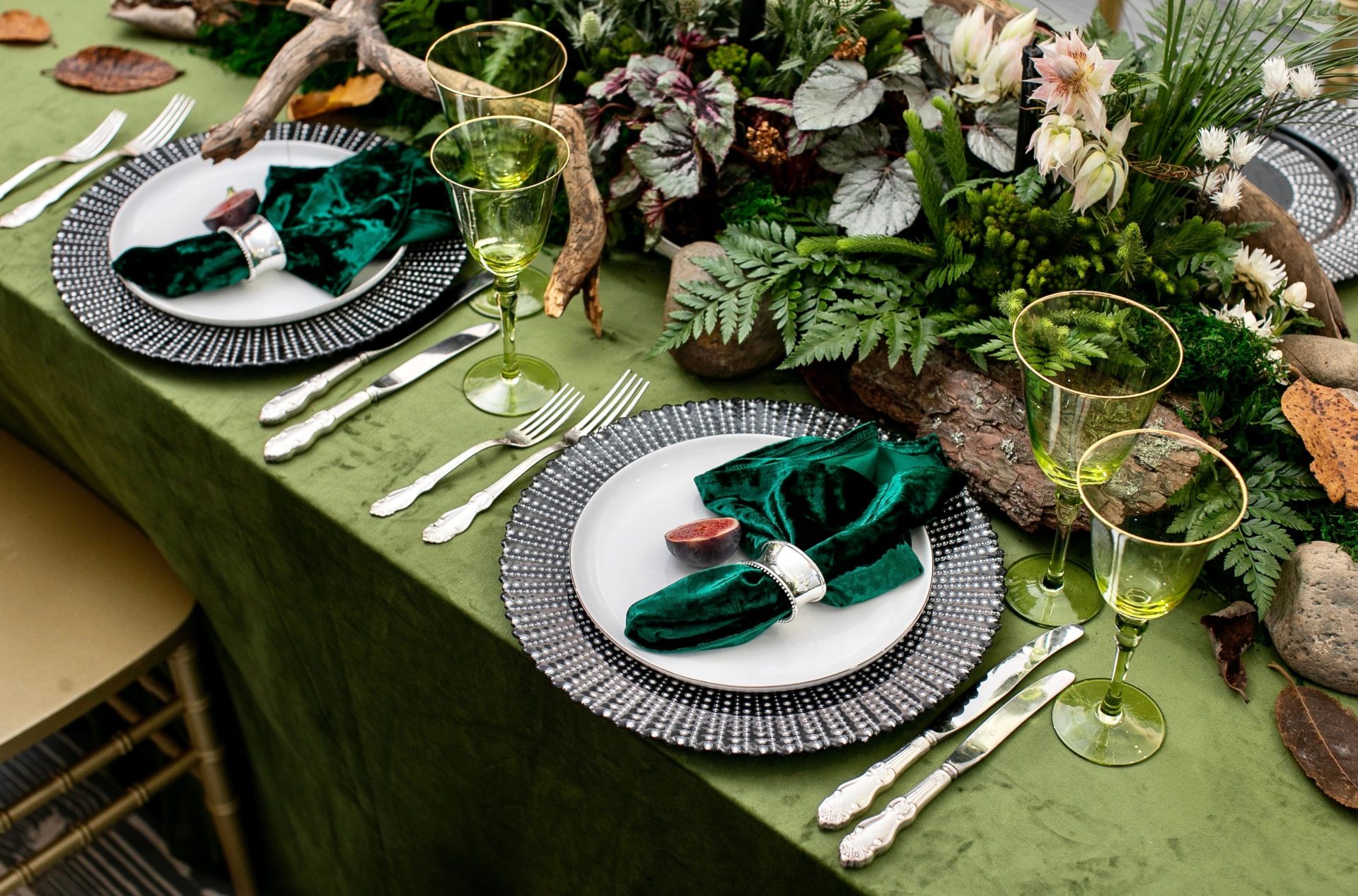 beautiful-laid-table-decorated-with-forest-theme