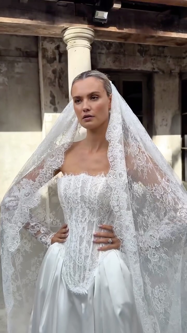 A look behind the scenes of @heracouture campaign shoot, captured by @theaisle___ 

Brand @heracouture 
Designer @katieyeung____ 
Model @julietteperkins_ 
Photographer @loversbyrubyjayne 
Hair & Make up Artist @chanelle.aldridge 
Shoot production @laurachittock 
Venue @mantells_